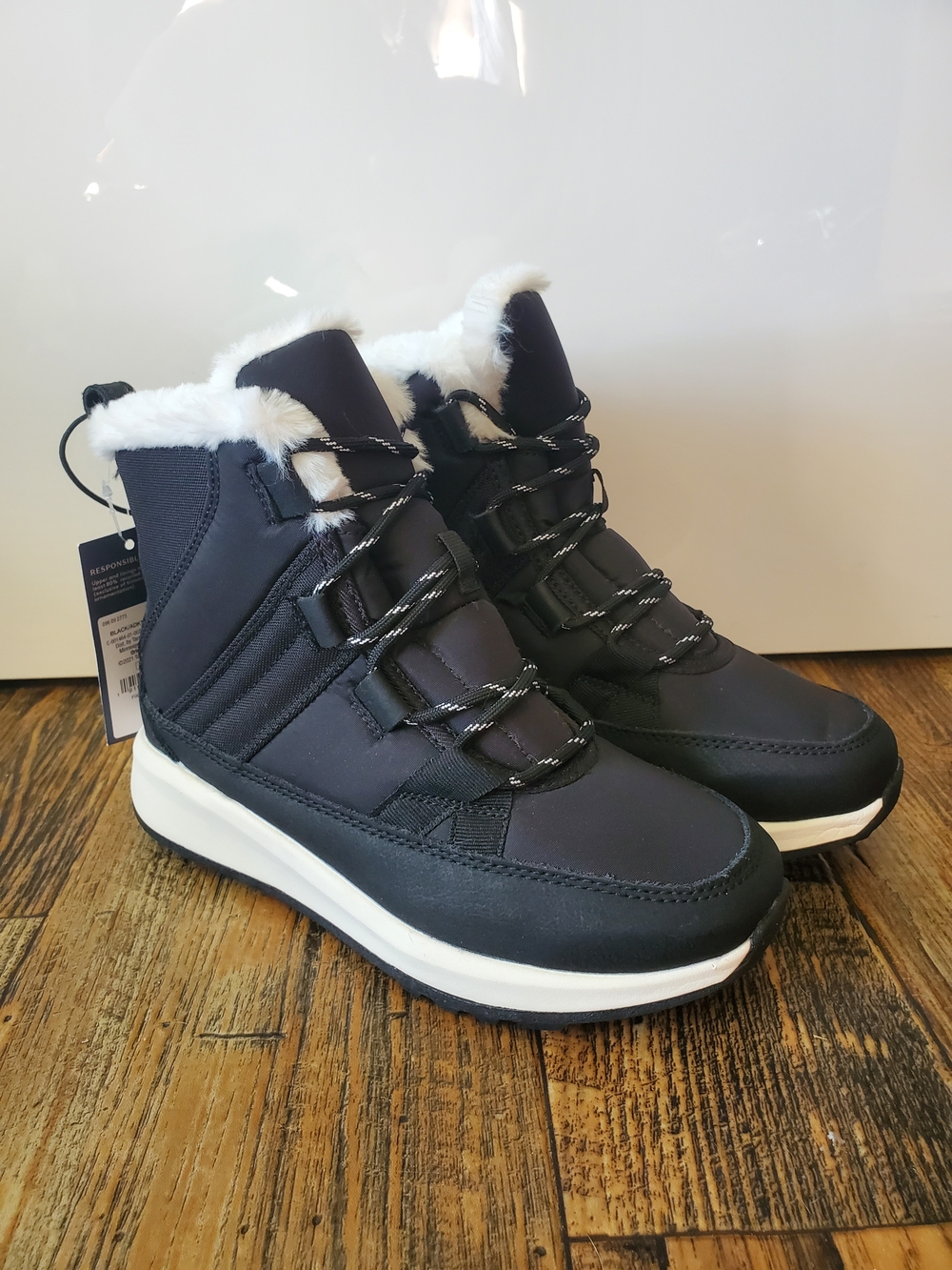 Universal Thread Black Faux-Fur Trim Lace-Up Winter Boots